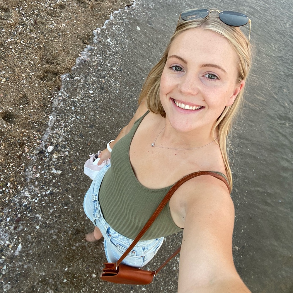 Meet your Posher, Crystal
